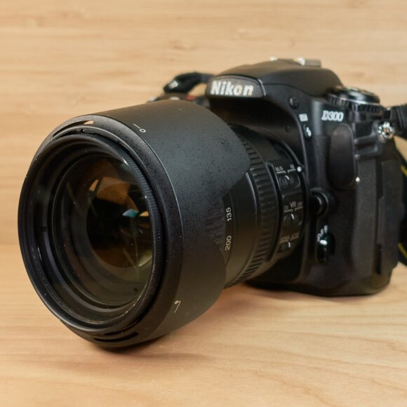 Nikon D300 dslr Camera 12.3MP with Nikkor AF-S DX VR 18-200mm Lens - Picture 3 of 12